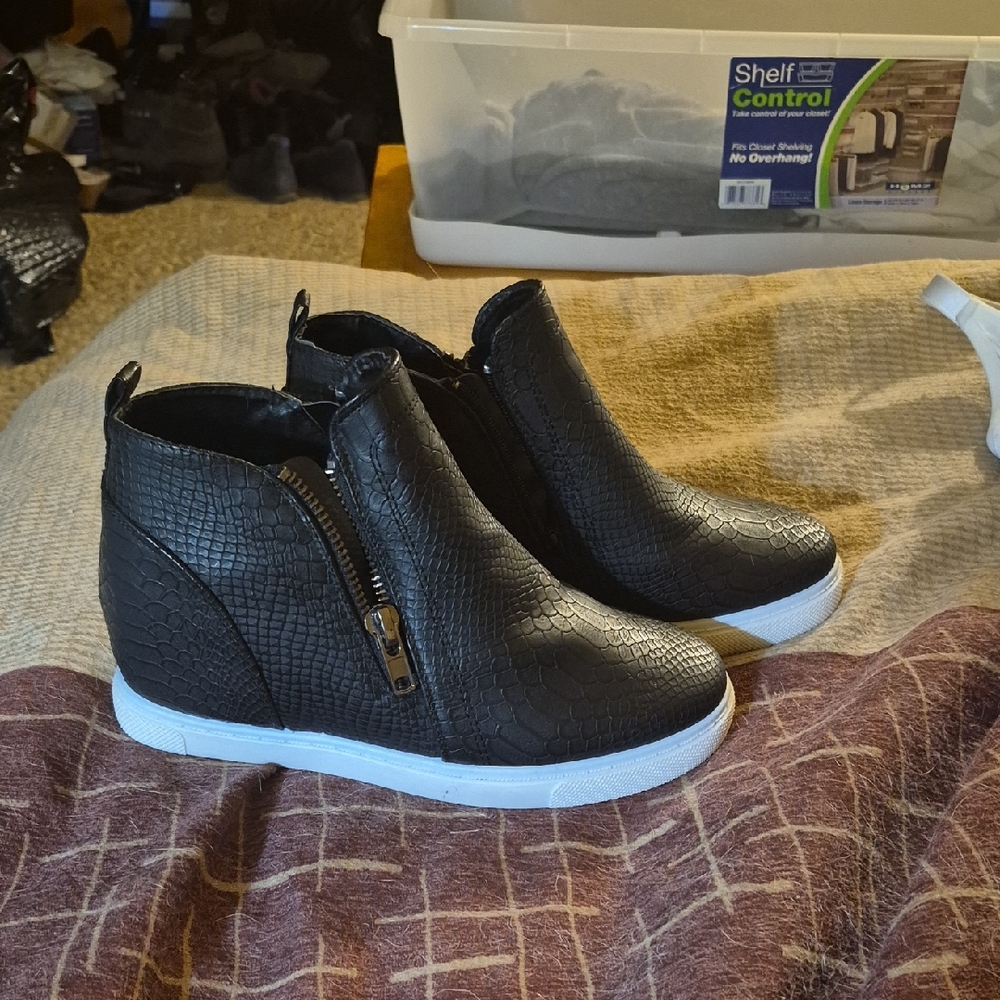 Outwoods Black Textured Ankle Booties